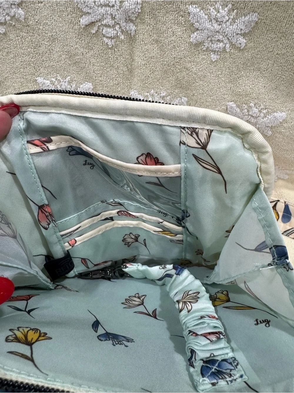 LUG Floral Hummingbird Quilted Crossbody Bag in Cream—EUC